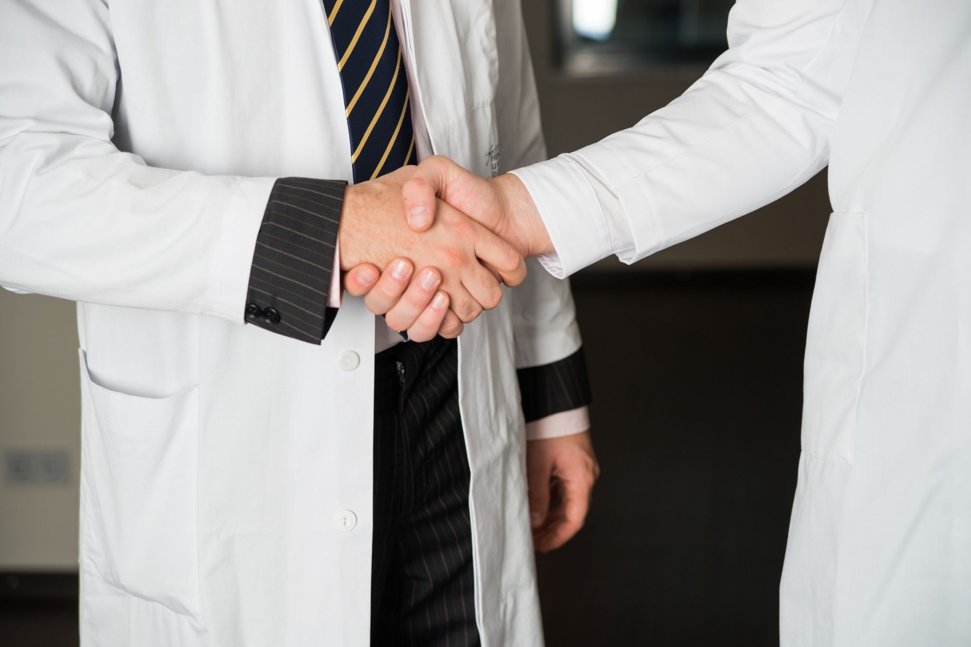 doctor handshaking with an it personnel