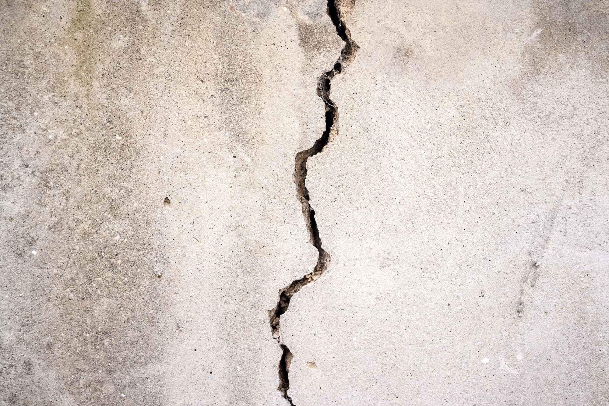 a cracked in a wall