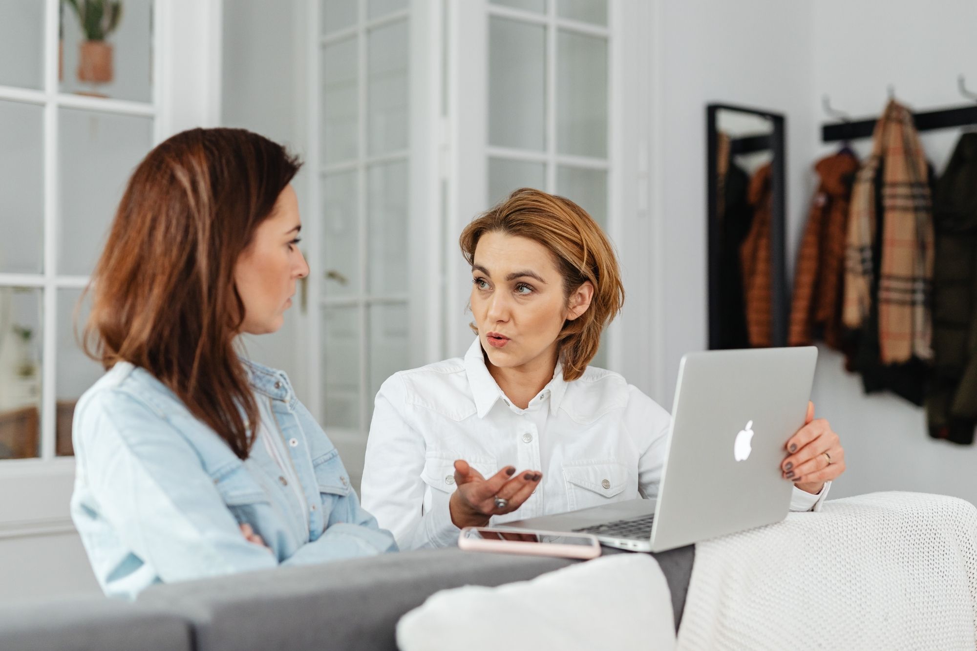 cio talking to a senior employee
