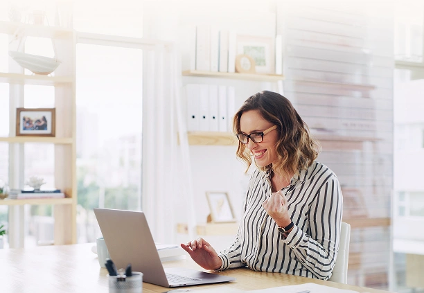 a happy woman using a laptop laptop