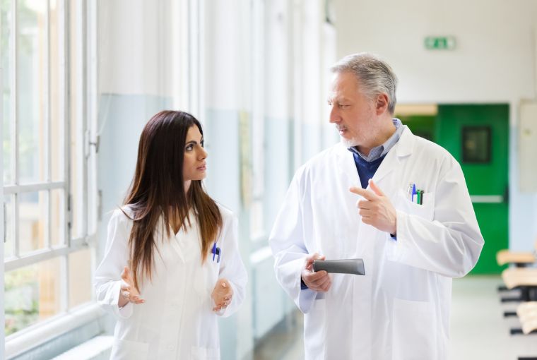 doctors talking about cybersecurity